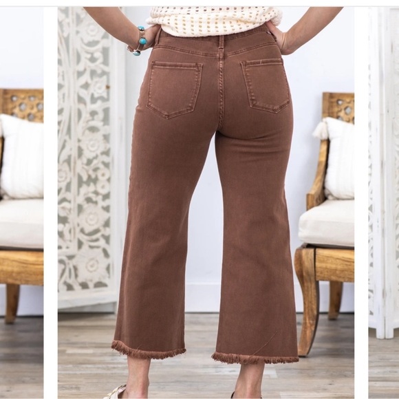 Risen Espresso Wide Leg Tummy
Control Jeans new with tags - Picture 2 of 10